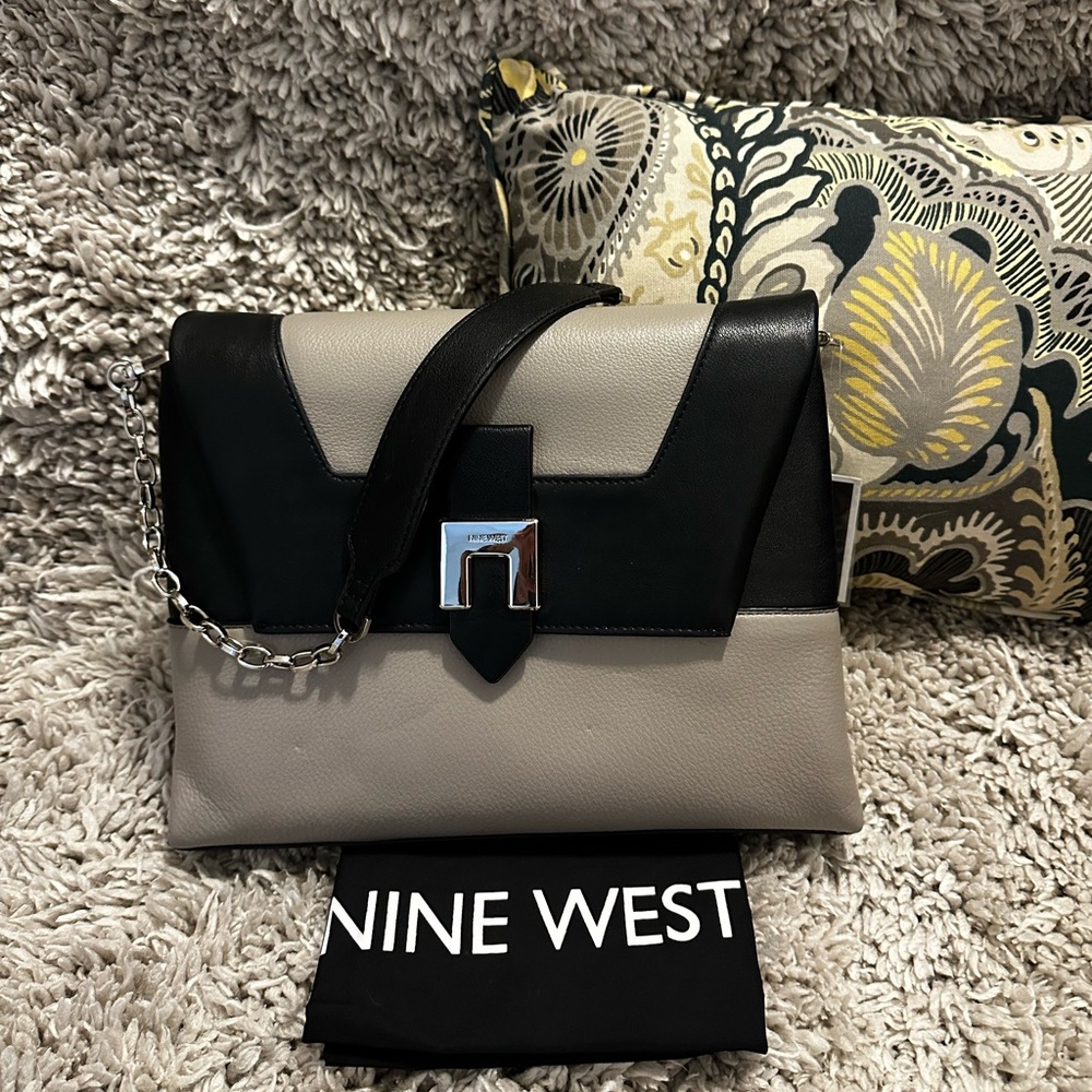 NINE WEST Grey and black Genuine Leather purse w/tags🩶🩵